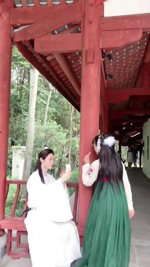 寺庙吃瓜小姐姐,吃瓜小姐姐的神秘传说